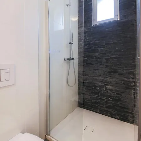 Florence- Giacomini 4 Bedroom Apartment *