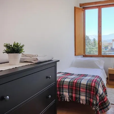 Florence- Giacomini 4 Bedroom Apartment *
